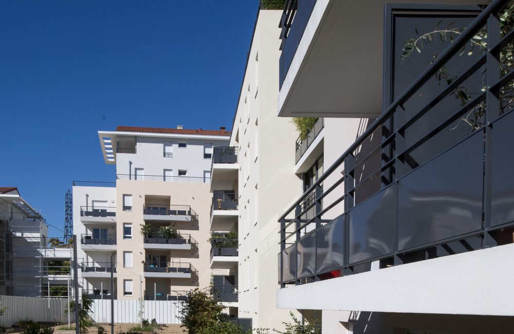 Projet immobilier neuf Vertcalade vue balcon 2